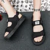 Flip Mens Sandals Summer Men Flops Masaż Kapcie Czarne miękkie podeszwa na zapatos hombre komfort mody plażowy klamra 872 s fashi