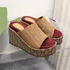 Slippers Designer Platform Sandal broderade kvinnor Mules Letter Gummi Bottom Flops Flat High Heels tjocka sandaler Flip Ndajn