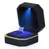 3 ColorLuxury Bileklik Kutusu Kare Kadife Alyans Kılıfı Takı Hediye Kutusu Teklif Katılımı için LED Işık Düğün 220509
