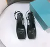 2022 ultima alta qualità classica Designer di moda sandali da donna Pantofole con scivolo in tinta unita col tacco alto casual Infradito da spiaggia Festa di nozze incontri scarpe da ufficio
