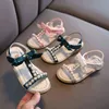 Kleine meisjes sandalen voor kinderen zomer Romeinse roze schoenen Rhinestone feestschoen flats niet-slip casual babymeisje schoenen G220523