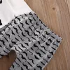 Kleidungssets Niedliche Kleidung für geborenes Baby Junge schöne Mama 39 Jahre Mann Schnurrbart-Druck Body Tops Lange Hosen Hut 3-teiliges Set 018MClothing4213339