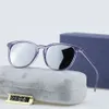 Diseñador de la marca Gafas de sol de lujo Clásico Mujeres Hombres Anteojos Tonos para exteriores Marco de PC Moda Dama Gafas de sol Espejos Con caja