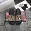 Mulheres homens chinelos de verão sandálias deslizantes Sapatos de bancada slides elegantes casuais impressão versátil sola sola lazer confortável não deslizamento sandálias G80657