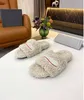 نساء النعال Paseo Comfort Flat Bules Wool Shoes Flats مصمم فاخر للأزياء Sheepes Sheepl Fluff Sandals الحجم 35-41