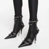 2023Nouveau noir pointu bottes à talons hauts Boucle en métal décoration chaussures pour femmes pompon de moto Cuir Zip designer de luxe mode botte nue Nouveau style