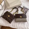 Текстура кожи большая сумка для женской весны 2022 г. Новый модный иностранный стиль Универсальный INS Chain One Phools Messenger Bag 70% скидка выхода на продажу