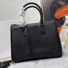 Nowa galeria Saffiano Skórzana torba podwójna górna rączka Tote Luksusowy metalowy logo Trójkąt Kobiet średnia torebka Mała torba na ramię mini kryształy torebka