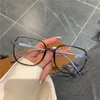 サングラススクエアブルーライトブロッキングアイグラスレトロファッションデザイナーレトロファッションデザイナーは、3637697を実行しているゲーマー車用の透明なメガネ