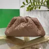 10A Designer Luxury Förälskt Röd Pouch Intreciato Leather Clutch Bag Italy 98062 axelväska 7a Kvalitetsstorlek 39*9*19 cm