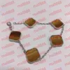 Pulseras de diseño de moda clásicas, hombres elegantes, mujeres, brazalete con dijes, pulsera, artículos de joyería, accesorios de mano completos, fiesta, boda A3924067