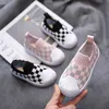 Athletic Outdoor Summer Children's Elastic's Flying Woven Checkerboard One Pedal Lazy Shoes Boy's and Girl's Soft confortable Boîte de loisirs