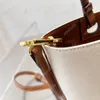 القماش يحمل حقيبة Women Crossbody أكياس الكتف عالية الجودة الكتف سعة كبيرة حمل الأزياء تطريز الحقائب اليدوية الجلدية الحزام مصمم فاخر عبر الجسم