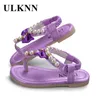 Ulknn flickor sandaler barn sommar söt mild blomma tå mössa täckande skor barn mjuk botten nonslip pärlor barn sandal pu 220621