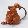 Nyckelringar kvinnor män lyckliga trä djur elefant snidande hänge nyckelring religion kedja nyckel ring keyring smycken söt nyckelkeychains fie