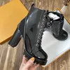 مصممة الحائز على جائزة النساء أحذية العلامة التجارية Flamingos Love Arrow Medal Boot Winter Leather Leather Carase High Heel Shoes Luxury Desert Chunky Heeled Boodies