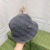 デザイナーフィッシャーマンハットケチなブリムデニムハット女性男性ファッション旅行バイザー帽子トライアングルバッジバケツCAP1637060