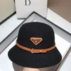 Varumärkesdesigner Autumn Winter Sticked Shaped Basin Hat Fashionabla European and American Invertered Triangle Belt Fisherman Hats Star