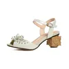 2024 Kadın Bayanlar Gerçek Sandalet Elbise Ayakkabı 6cm Kesme Chuckly High Topuklu Perçinler Peep Toe Toe Düğün Partisi İnci Toka Kayış Boncuk 3D Çiçek Retro Mary Jane