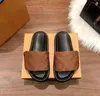 10A Designer Pool Kissen Hausschuhe Modenschau New Style Slipper Lady Prägung Schuhe Top Qualität Leder Sandale Sunset Flache Gummilaufsohle Slides Sandalen