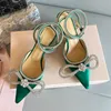 Mode skor heeled sandaler lyxiga designers satin bow kväll slingback pumpar kristall embellishments rhinestone party skor spool bi