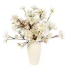 Ghirlande di fiori decorativi 3pc Fiore artificiale di seta Fiore di ciliegio bianco Decorazione della festa nuziale Simulazione di alta qualità Falso Bouq domestico