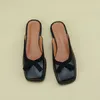 مصمم المرأة الصيف مثير الصنادل الفاخرة الأحذية جلد طبيعي كتلة منخفضة مربع مضخات الشقق حذاء الحذاء مفتوحة أصابع اللباس الأحذية الرسمي YGN020-A34-1