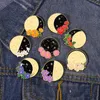 Flower Sun Moon Fase Email Pin Pin Metal Badge Daisy Rose Astrology Broche Rappack Accessoires Sieraden Punk Custom Friends