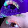 Exténions UV néon aux cils brillent dans les cils sombres vert fluorescent brillant coloré