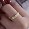 Anel de ouro de noivado chique em jóias francesas moda atemporal