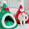 Cama para mascotas cálida Sombrero de Navidad Forma Cat Kennel House Soft Plush Nest Cachorro Pequeñas camas para dormir Tienda Cojín portátil Mat 220323