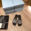 2022 Womens Paris Sandals 슬리퍼 수 놓은 플로랄 브로케이드 소녀 비치 플립 플롭 플랫 여름 사치 로퍼 스트라이프 디자이너 드레스 SIZE35-42 HX220306