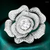 Broschen Pins Koreanische Silber Farbe Blume Brosche Elegante Frauen Zubehör Perle Broschenadeln Seide Schal Schnalle frauen Mantel SchmuckPins