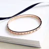 Braccialetti designer di braccialetti che donne sono svuotate per il bango di numero romano bracciali in oro rosa per coppie con aperture