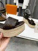 Starboard Wedge Sandal Sandal Designer Sandały Wysokie pięta Espadrille Naturalne perforowane sandały cielę skórzane slajdy na zewnątrz SHO3928430