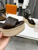 Styrbord kilsandal kvinnor designer sandaler hög häl espadrilles naturlig perforerad sandal kalv läder dam glider utomhus sho7977645