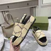 Sommar Brodera Sandaler Sandaler Canvas Sandal Designer Lyx Platta klackar Berömda kvinna Kuddreglage Damplattform Slingback Skor Tjock botten Storlek 35-44