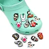 20pcs/set bad bunny series croc 매력 2D 소프트 PVC 클로그 신발 부품 매력 액세서리 인기있는 jibz 신발 버클 장식 피트 아이 브레이슬릿 샌들 샌들 트링킷