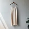 Vår sommarkvinnan tankklänning avslappnad satin sexig camisole elastisk kvinnlig hem strandklänningar vneck camis sexig klänning 220705