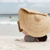 Chapeaux à large bord 2023 Mode énorme 80cm Femmes Chapeau de paille Casual Marée Vacances Pliable Summer Beach Adulte CapWide Wend22
