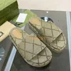 Mid-hiel platform slippers dames zomer strand sandalen muis geprinte canvas xad groen beige blauwe kameel ebony heren glijbanen og schoenen met doos