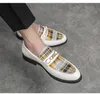 Italienska lyxiga vita l￤derskor f￶r m￤n loafers casual manliga skor slip-on brittisk stil randig mjuk sko mockasiner 38-46