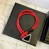 Mens Clover Bracelet Classic Jewelry Designer Mens 가죽 팔찌 고급 Casual Casual P Bracelets 패션 삼각형 펜던트 선물 여성 2093661