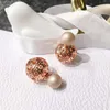 عشيق جودة أنيقة جوفاء الكرة بيرل أقراط الوردي الأبيض مزدوج الجانب المجال الاسلوب للنساء مجوهرات الجميلة