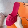 슬리퍼 스프링 새 여성 2024 PVC 직물 무광택 비 슬립 비치 신발 패션 단색 가족 샌들 및 슬리퍼