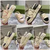 Sommar Brodera Sandaler Sandaler Canvas Sandal Designer Lyx Platta klackar Berömda kvinna Kuddreglage Damplattform Slingback Skor Tjock botten Storlek 35-44