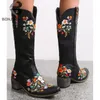 Bonjomarisa أعلى جودة تصميم العلامة التجارية مدببة إصبع القدم تطريز الأزهار Y Heel Mid العجل الغربي أحذية ركوب الخمر 220720