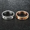 Romerska siffror Rhinestone Ring Fashion Classic Temperament Rostfritt stål Runda fingerringar för män Kvinnor Party Jewelry Gift