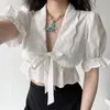 القمصان البلوزات النسائية كشكش قميص أبيض محصول أعلى مثيرة جوفاء خارج الأنيقة نفخة v-neck القوس الدانتيل صيف القميص القصير القصيرة