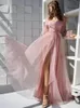 Robes de soirée élégantes en tulle rose poussiéreux une ligne de bal robe de soirée sexy fente latérale chérie épaule sans manches longueur de plancher robes de fête